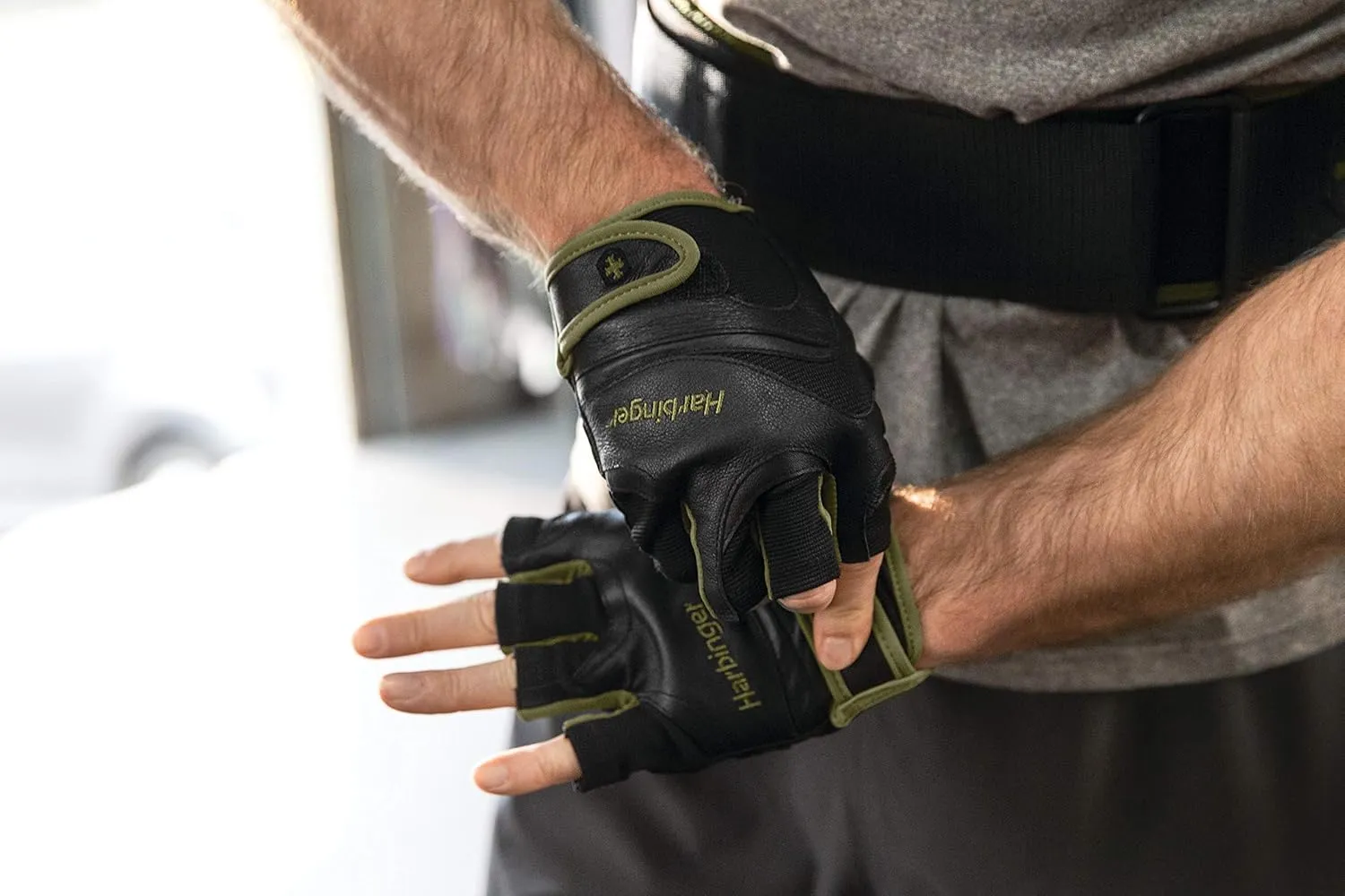 Harbinger Flexfit Non-Wristwrap Workout Weightlifting Gloves with Flexible Cushioned Leather Palm (Pair)